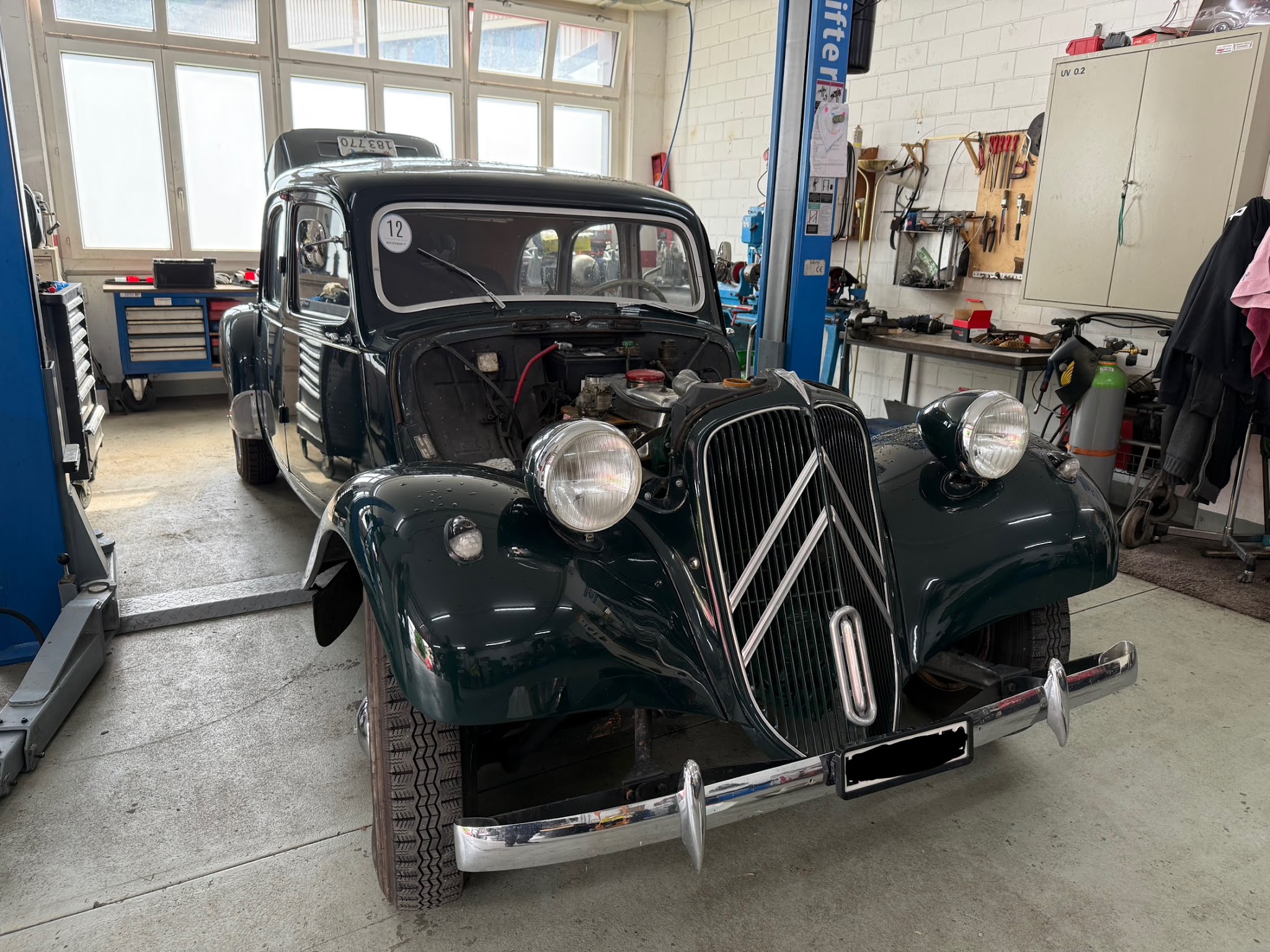 Citroën Traction Avant in der Werkstatt der Löwen Garage